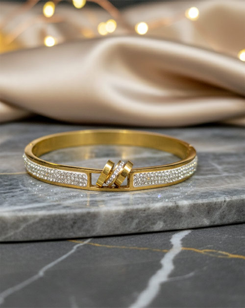 Upgrade Your Festive Looks with Stylish Bracelets